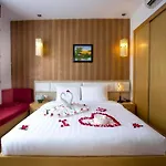 Tu Linh Palace Hotel
