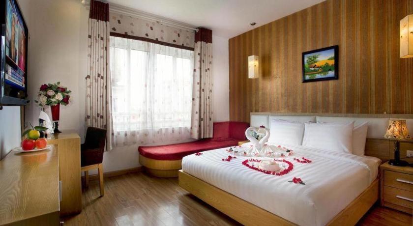 Hotel Tu Linh Palace